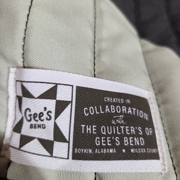 Stylish Green Quilted Women's Bag With Accessory Bag (2 Pc.) - Picture 4 of 7